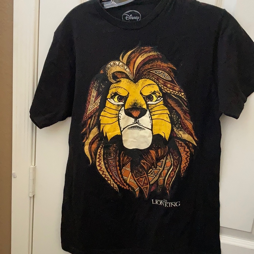 FINAL MARKDOWN Disney lion king tee medium